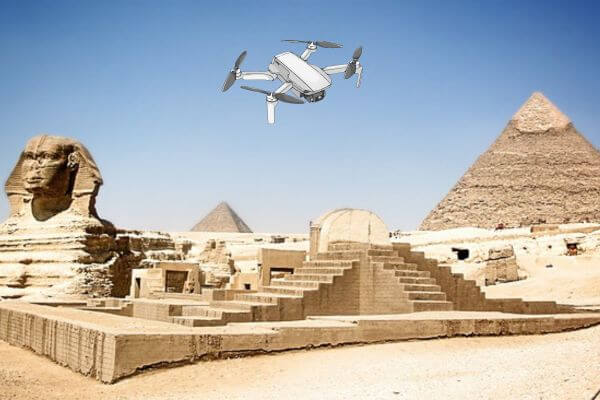 Flying drone over Pyramids of Giza An illustration of a drone flying over the Pyramids of Giza and the Sphinx in Egypt.